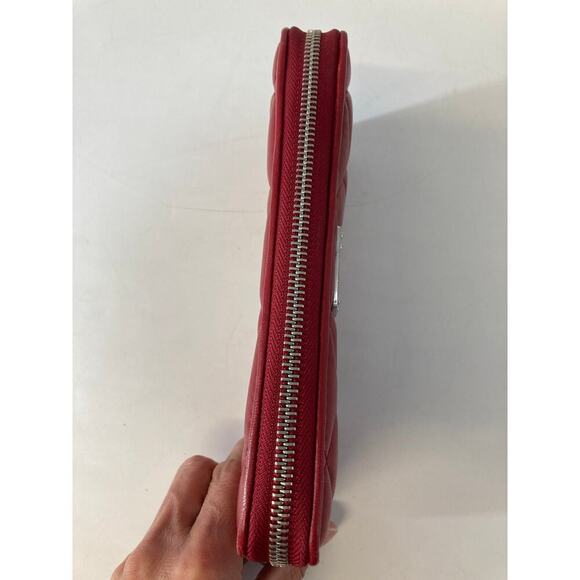 MICHAEL KORS, LARGE RED LEATHER QUILTED ZIP AROUND WALELT - Picture 10 of 16